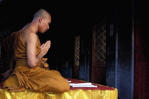 0-381-77 stock photo of Thailand, Chiang Mai, Monks praying, Wat Phra That Doi Suthep