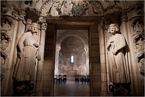 http://graphics8.nytimes.com/images/2010/08/31/nyregion/sendoffcloisters1/sendoffcloisters1-blogSpan.jpg