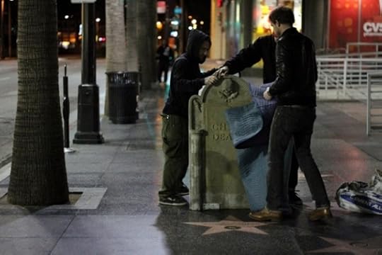 setting-up-tombstone-on-charlie-sheens-star-hollywood-walk-of-fame