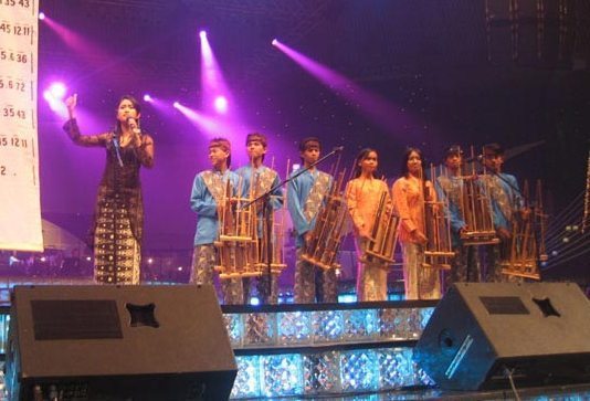 Angklung performers with the conductor in concert