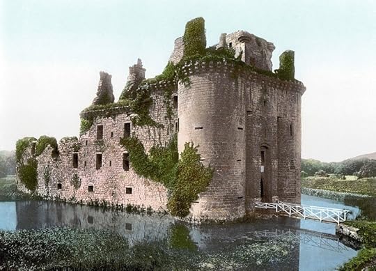 http://www.kmnbooks.com/wp-content/uploads/2011/04/800px-CaerlaverockCastle1900.jpg