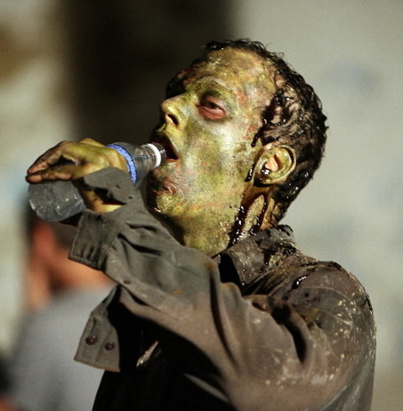 http://blog.cleveland.com/pdextra/2007/08/large_zombie2.jpg