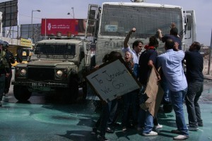 Demonstrators in Qalandia block an Israeli army jeep on June 5 (photo by Ahmad al-Nimer)