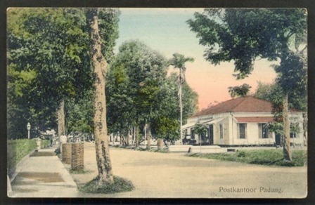 minang-saisuak-kantor-pos-padang