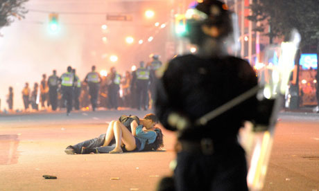 Vancouver riot kiss