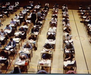 Pic9_students_in_exams_hall