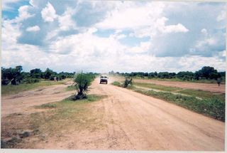 Sudan_Rumbek_road_alongside_airstrip_2004