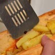 Normandzki hot dog z frytkami