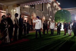 President-Barack-Obama-and-First-Lady-Michelle-Obama-at-the-State-Dinner-in-New-Dehli-India-602x401