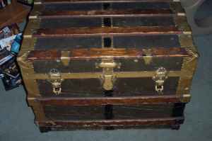 Steamer_trunk