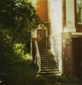  photo chateau-stairs.jpg