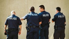 Image of policemen having turned their backs