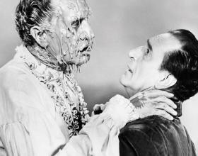 Vincent Price strangling Basil Rathbone in ‘Tales of Terror’ (1962)