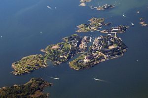 English: Aerial view of Suomenlinna, Helsinki,...