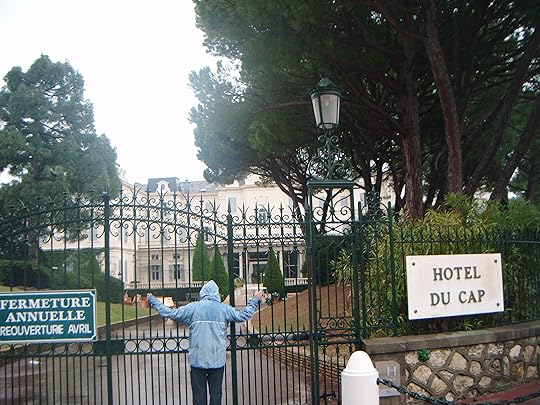 Hotel du Cap where Scott and Zelda Fitzgerald stayed (and the inspiration for Tender is the Night) - but in January c'est ferme!
