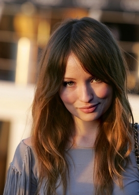 Emily+Browning+normal_march172009
