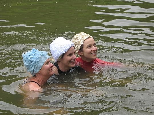 I'm in the middle! About to swim with my friends