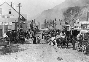 English: Broadway, Skagway, Alaska, May 20, 1898