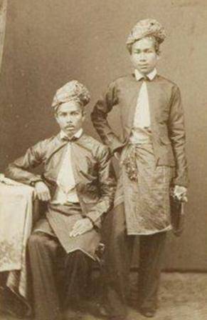 736af8964c7cfac5851ed23f442bb85b_minang-saisuak-kingmaker-koto-gadang-abdul-gani-rajo-mangkuto-dan-anaknya-c-1870