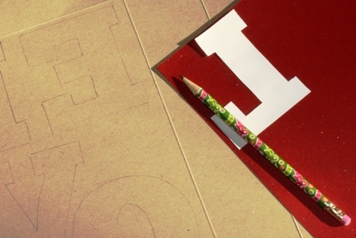 how to make custom decor words for your mantel