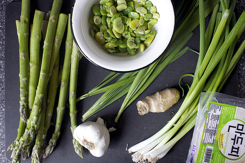 asparagus, favar, chives, scallions, garlic, ginger