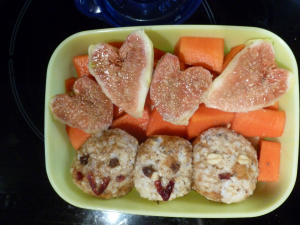 Note the heart-shaped figs above the smiling oatmeal faces.