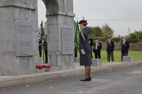 Squadron Leader Susie Barns lays a wreath on behalf of New Zealand (Sara Nylund)