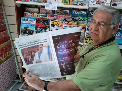 Tour Guide Francisco Cardosa holding up a copy of Diario Insular that ran a story on Peter Francisco descendant Travis Bowman
