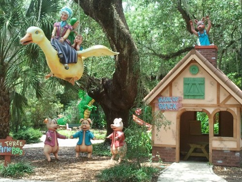 threelittlepigs 500x375 The Complete Listing of All Public Childrens Literature Statues in the United States