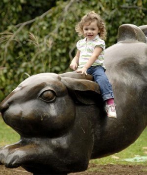 RunawayStatue Fusenews: Gray skies are gonna clear up, put on a happy face!