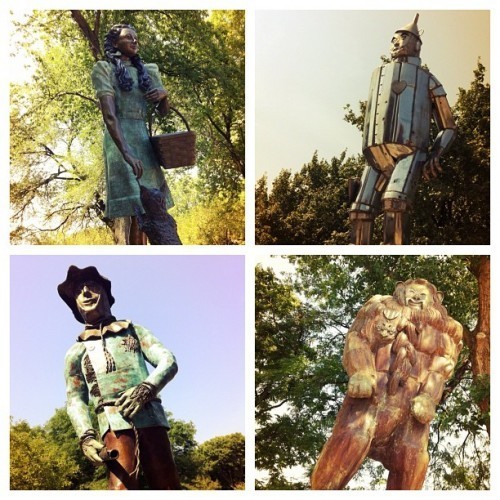 WizardOzStatues 500x500 The Complete Listing of All Public Childrens Literature Statues in the United States