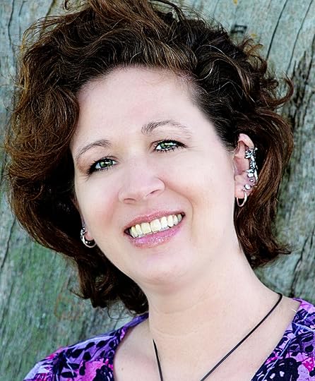 Author Photo - Kat Heckenbach
