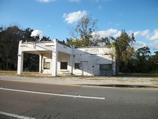 A former gas station, in Brooksville, Florida which was also a former Greyhound Bus Stop along Northbound US 41/Eastbound FL 50A/Southbound US 98(Broad Street). Photo by DanTD on Wikimedia Commons.