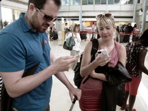 Joe and Lauren phubbing