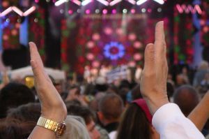 331695_clapping_the_band