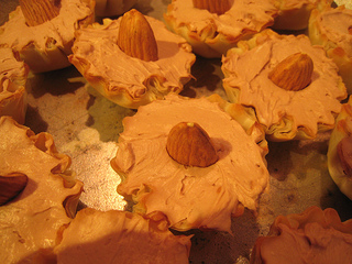 almond-chocolate cheesecakes
