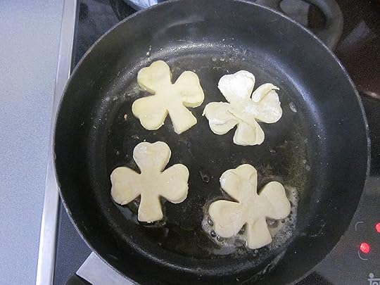 Shamrock griddle cakes a-fryin'!