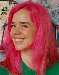 Laini Taylor. Pink Hair.