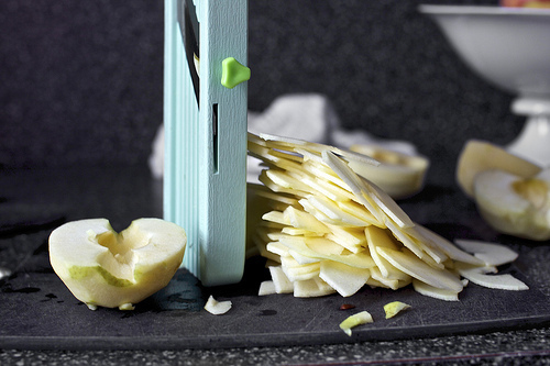 slicing the apples real thin