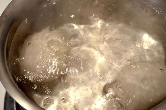 Water is boiling = start counting the minutes!