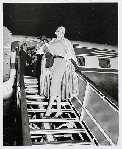 10-10-1957_14730a Jayne Mansfield