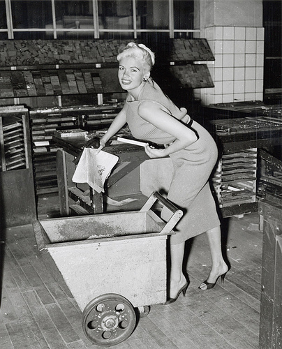 10-10-1957_14731_02c Jayne Mansfield