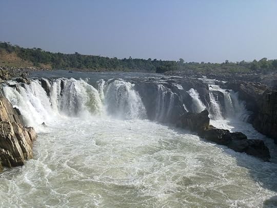 800px-Bhedaghat_Water_Fall