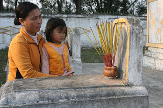 Vợ con liệt sĩ Trần Văn Phương