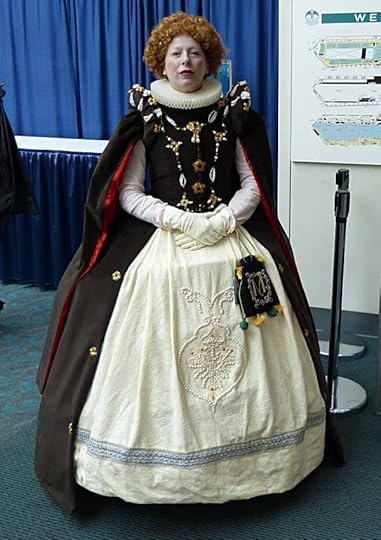 QueenlyCostume