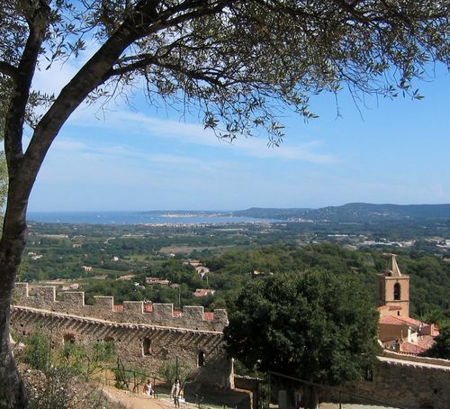 Grimaud and the Golf of St. Tropez (c) Kristin Espinasse