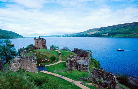 urquhartcastledreamstime_6668208