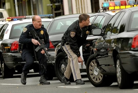 police sous attaque
