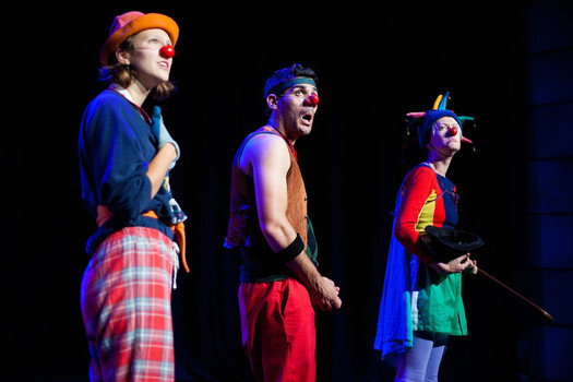 From left to right Connor Kelly-Eiding as PEKING DUCK, Dave Honigman as TOM and Lis Roche Vizcarra as LORETTA.