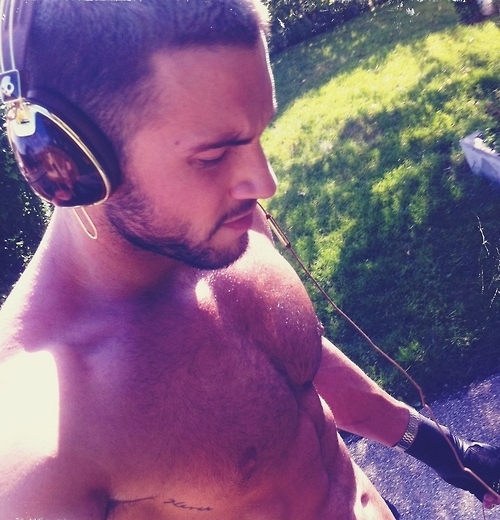 johan akan headphones